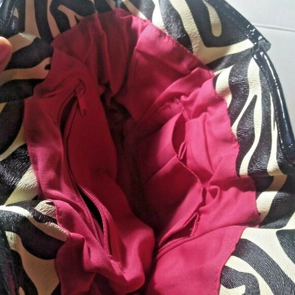 zebra pattern small vinyl purse, EUC - Picture 4 of 9